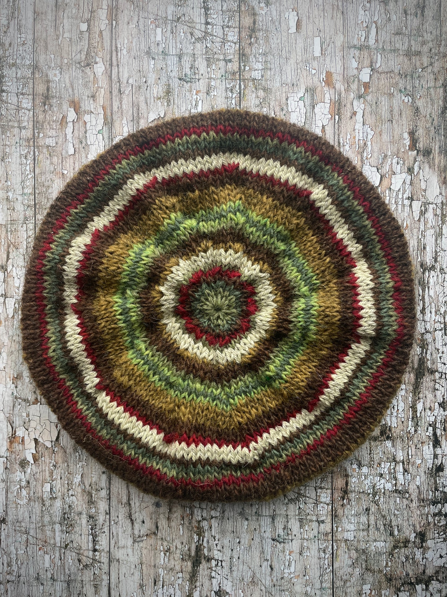 CLASSIC 40's STYLE ADULT'S BERET style 21

Beautifully hand knitted beret in Icelandic pure wool, perfect for keeping your head warm on cold days and adding a touch of 40's style to any outfit. Knitted in dark kelp, pebble, dark chocolate, green, sage green heather, garnet and frostbite stripes, with a dark kelp ribbed band that gives the hat a snug fit.

ONE SIZE: adult.
CARE: hand wash or machine wash on wool cycle at 30 degrees, dry flat, do not tumble dry.