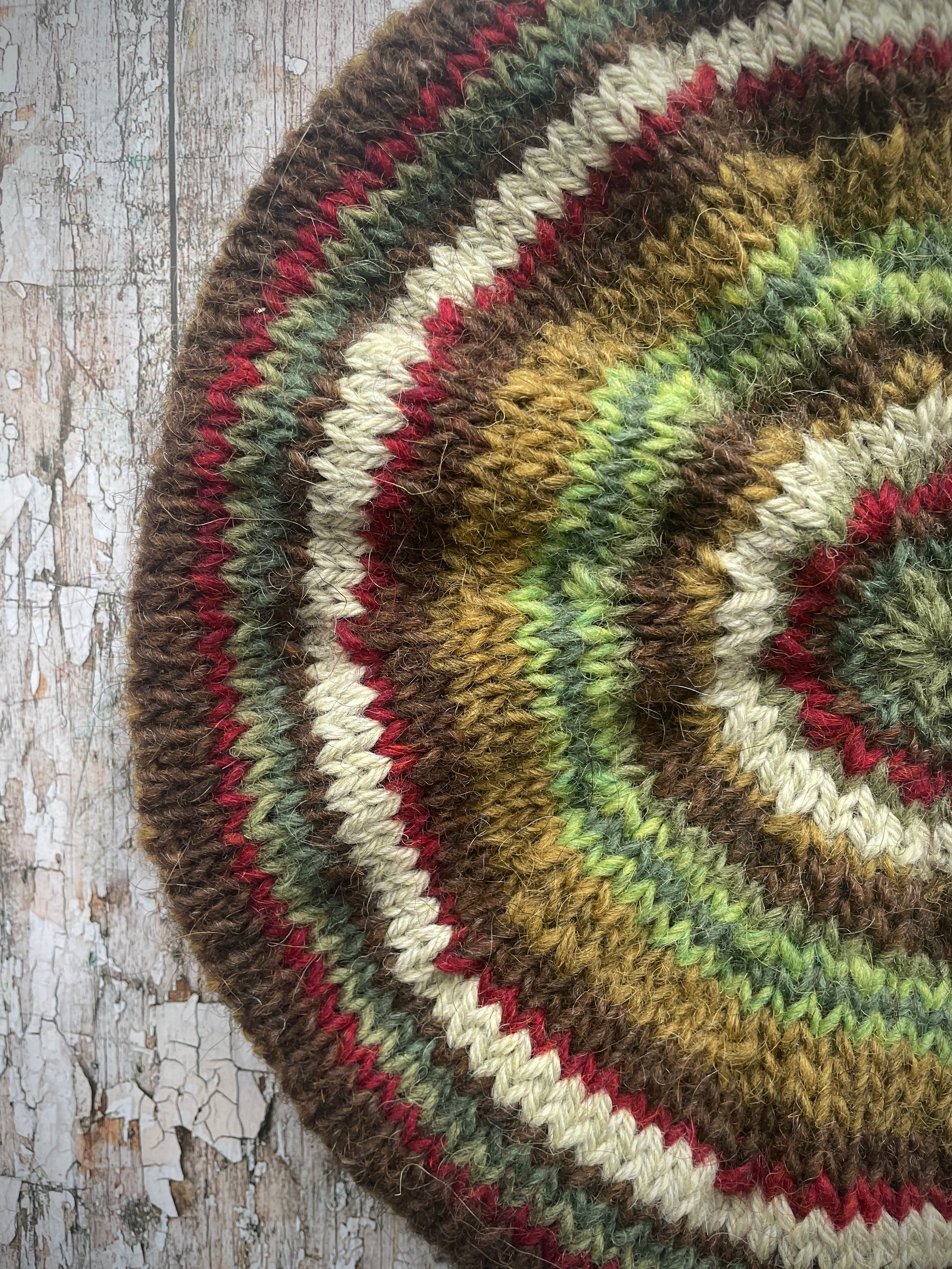 CLASSIC 40's STYLE ADULT'S BERET style 21

Beautifully hand knitted beret in Icelandic pure wool, perfect for keeping your head warm on cold days and adding a touch of 40's style to any outfit. Knitted in dark kelp, pebble, dark chocolate, green, sage green heather, garnet and frostbite stripes, with a dark kelp ribbed band that gives the hat a snug fit.

ONE SIZE: adult.
CARE: hand wash or machine wash on wool cycle at 30 degrees, dry flat, do not tumble dry.
