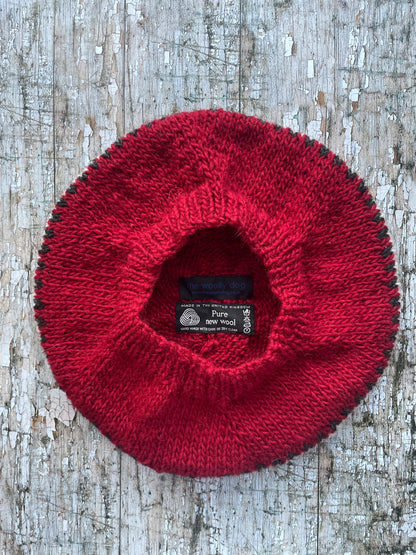 RED PATTERNED WOOL BERET
Beautifully hand knitted beret of Icelandic pure wool, knitted in a lovely shade of red, with a graphite and white pattern and a ribbed band that gives the hat a snug fit, perfect for keeping your head warm on cold days.

SIZE: adult.
DIAMETER: 11+3/4" / 30cm.
CARE: hand wash or machine wash on wool cycle at 30 degrees, dry flat, do not tumble dry.
