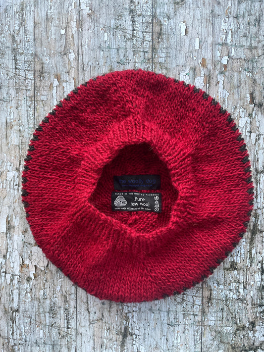 RED PATTERNED WOOL BERET
Beautifully hand knitted beret of Icelandic pure wool, knitted in a lovely shade of red, with a graphite and white pattern and a ribbed band that gives the hat a snug fit, perfect for keeping your head warm on cold days.

SIZE: adult.
DIAMETER: 11+3/4" / 30cm.
CARE: hand wash or machine wash on wool cycle at 30 degrees, dry flat, do not tumble dry.