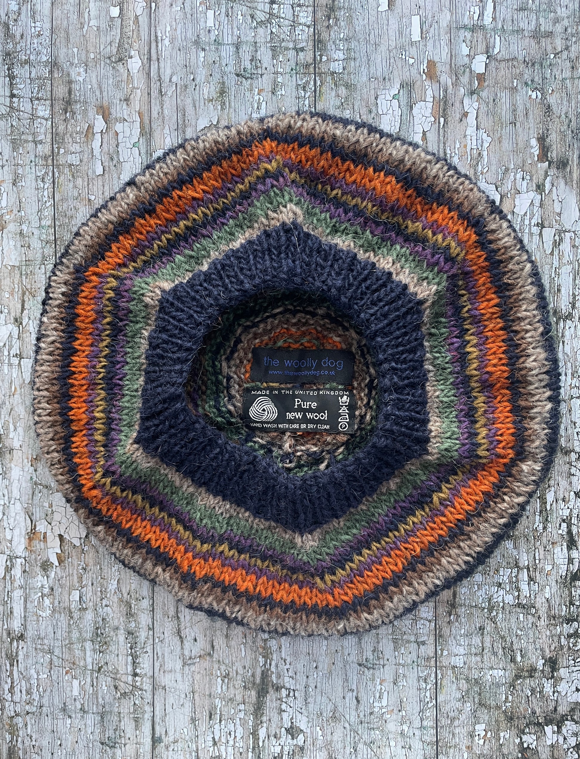 Beautifully hand knitted beret in Icelandic wool, perfect for keeping your head warm on cold days and adding a touch of 40's style to any outfit. Knitted in navy, dark oat, green heather, violet heather, kelp, burnt orange and milk chocolate stripes, with a navy ribbed band that gives the hat a snug fit.

SIZE: adult.

DIAMETER: 11+1/2" / 29cm.

CARE: hand wash or machine wash on wool cycle at 30 degrees, dry flat, do not tumble dry.