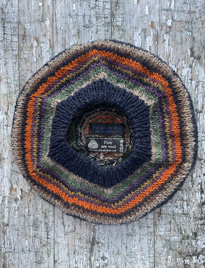 Beautifully hand knitted beret in Icelandic wool, perfect for keeping your head warm on cold days and adding a touch of 40's style to any outfit. Knitted in navy, dark oat, green heather, violet heather, kelp, burnt orange and milk chocolate stripes, with a navy ribbed band that gives the hat a snug fit.

SIZE: adult.

DIAMETER: 11+1/2" / 29cm.

CARE: hand wash or machine wash on wool cycle at 30 degrees, dry flat, do not tumble dry.