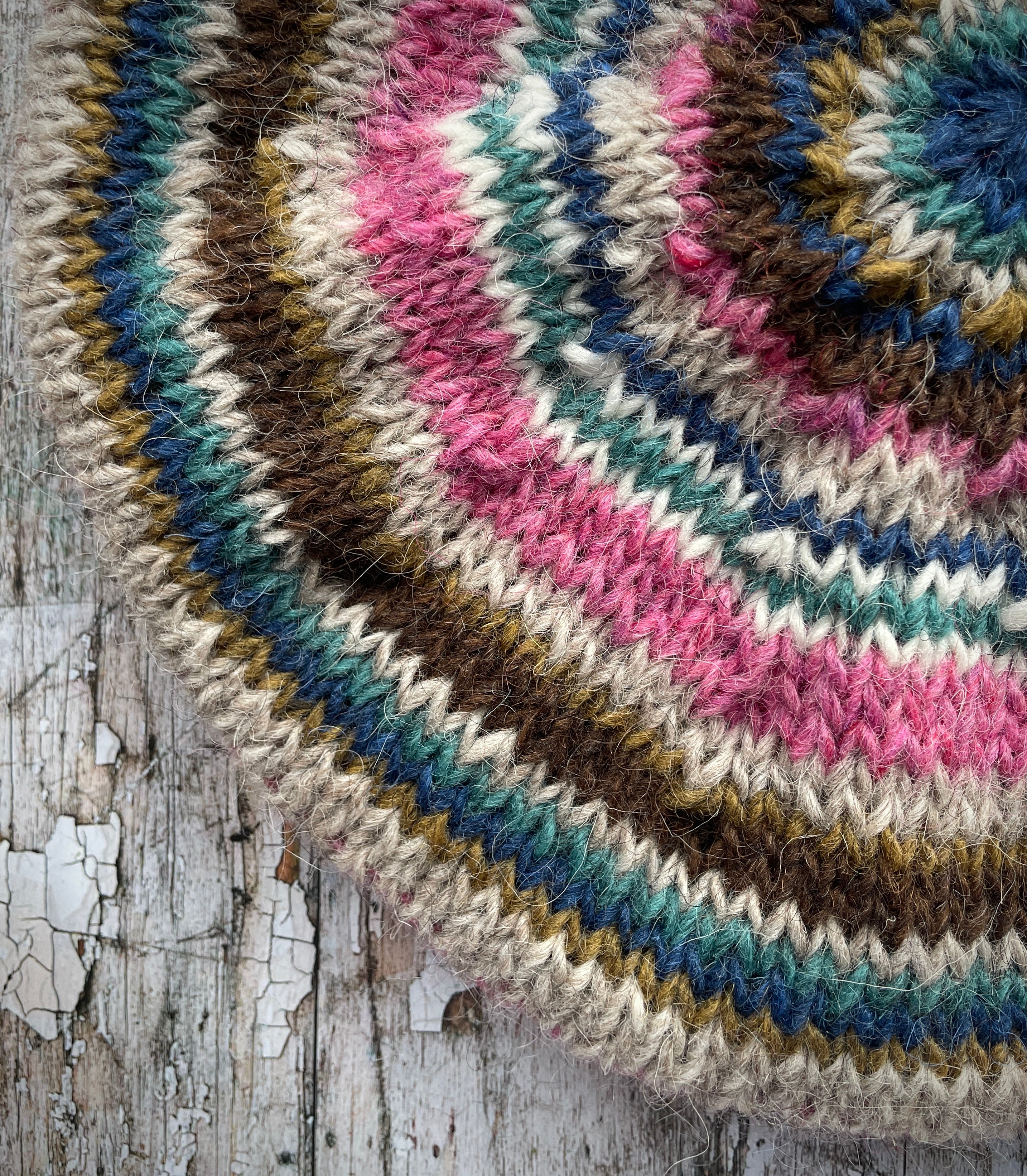Classic 40's Style Beret no.5
Beautifully hand knitted beret in Icelandic wool, perfect for keeping your head warm on cold days and adding a touch of 40's style to any outfit. Knitted in pink heather, dark chocolate, oat, white, viridian, dark kelp and indigo stripes, with a pink heather ribbed band that gives the hat a snug fit.

SIZE: adult.

DIAMETER: 11+1/4" / 28.5cm.&nbsp;

CARE: hand wash or machine wash on wool cycle at 30 degrees, dry flat, do not tumble dry.



